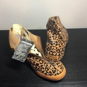 🆕 Converse Cheetah Print High Top Shoes Size 8
